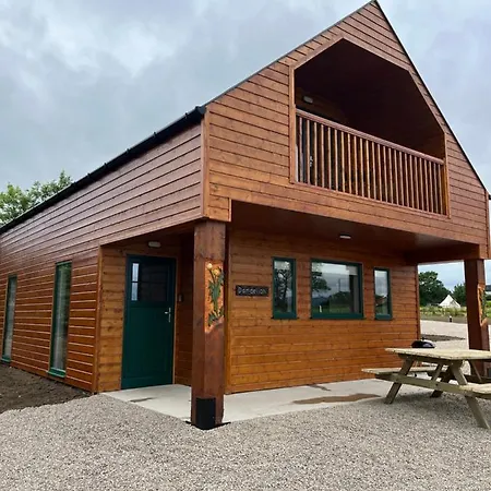 Oakwell Village Camping *