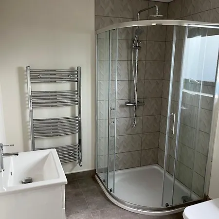 营地 Oakwell Village *