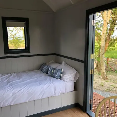 Oakwell Village Camping