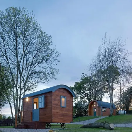 营地 Oakwell Village Ramelton