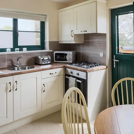 营地 Oakwell Village