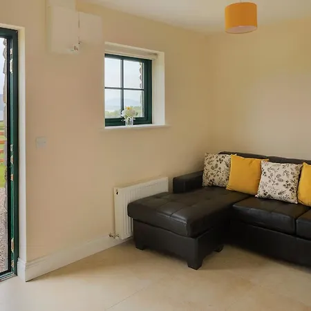 Oakwell Village * Ramelton