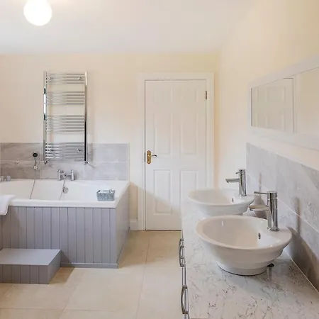 Oakwell Village 营地