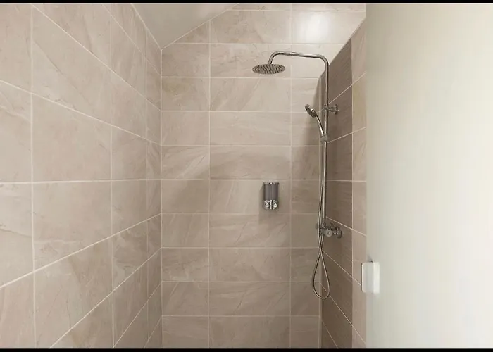 אתר קמפינג Oakwell Village