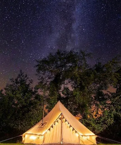 אתר קמפינג Oakwell Village