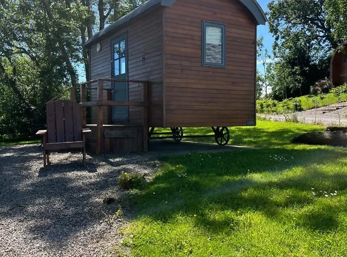 אתר קמפינג Oakwell Village Ramelton