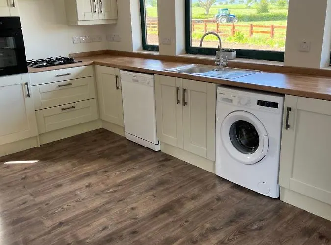 אתר קמפינג Oakwell Village Ramelton