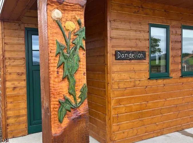 אתר קמפינג Oakwell Village *