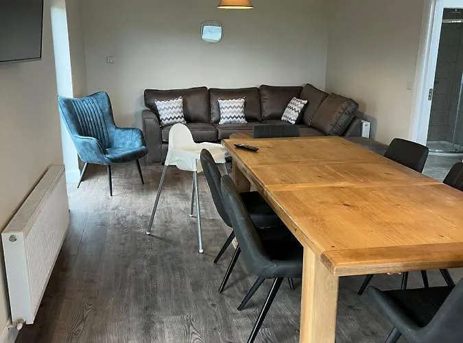 אתר קמפינג Oakwell Village *