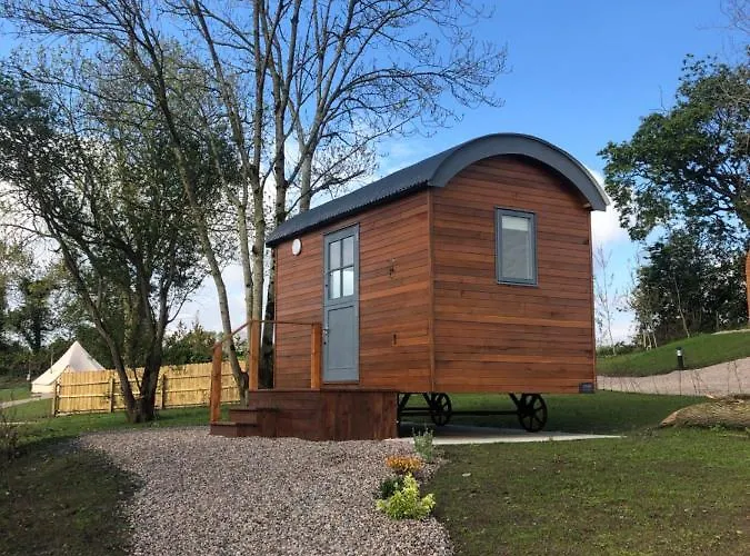 אתר קמפינג Oakwell Village