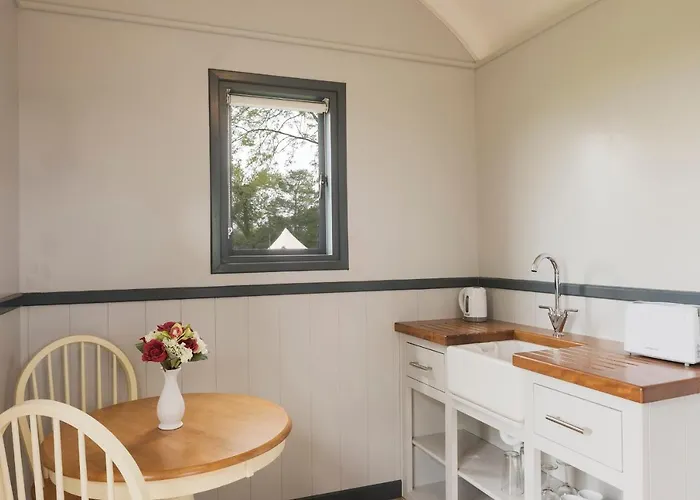 אתר קמפינג Oakwell Village