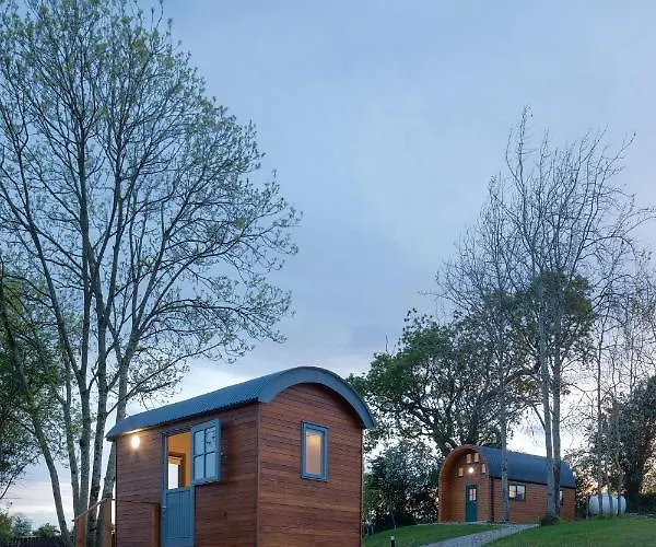 אתר קמפינג Oakwell Village Ramelton