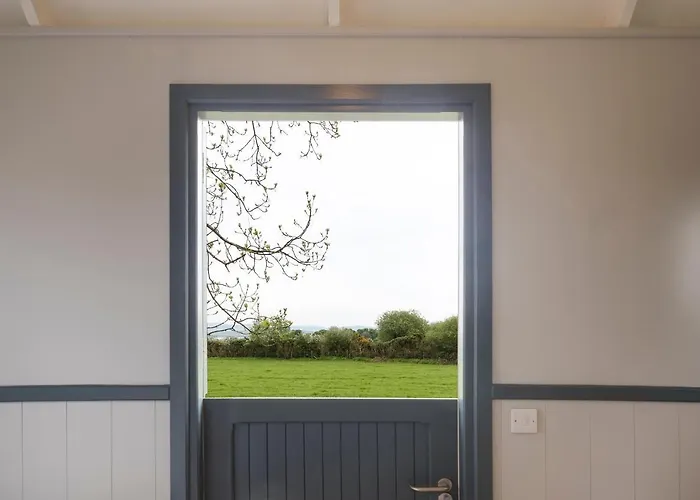 אתר קמפינג Oakwell Village Ramelton