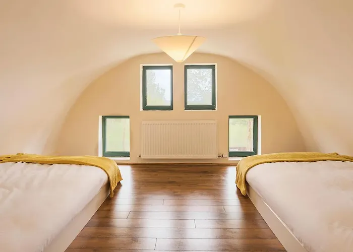 אתר קמפינג Oakwell Village Ramelton